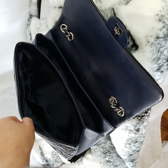 CHANEL Classic Flap Quilted Patent Bag. - Picture 4 of 16